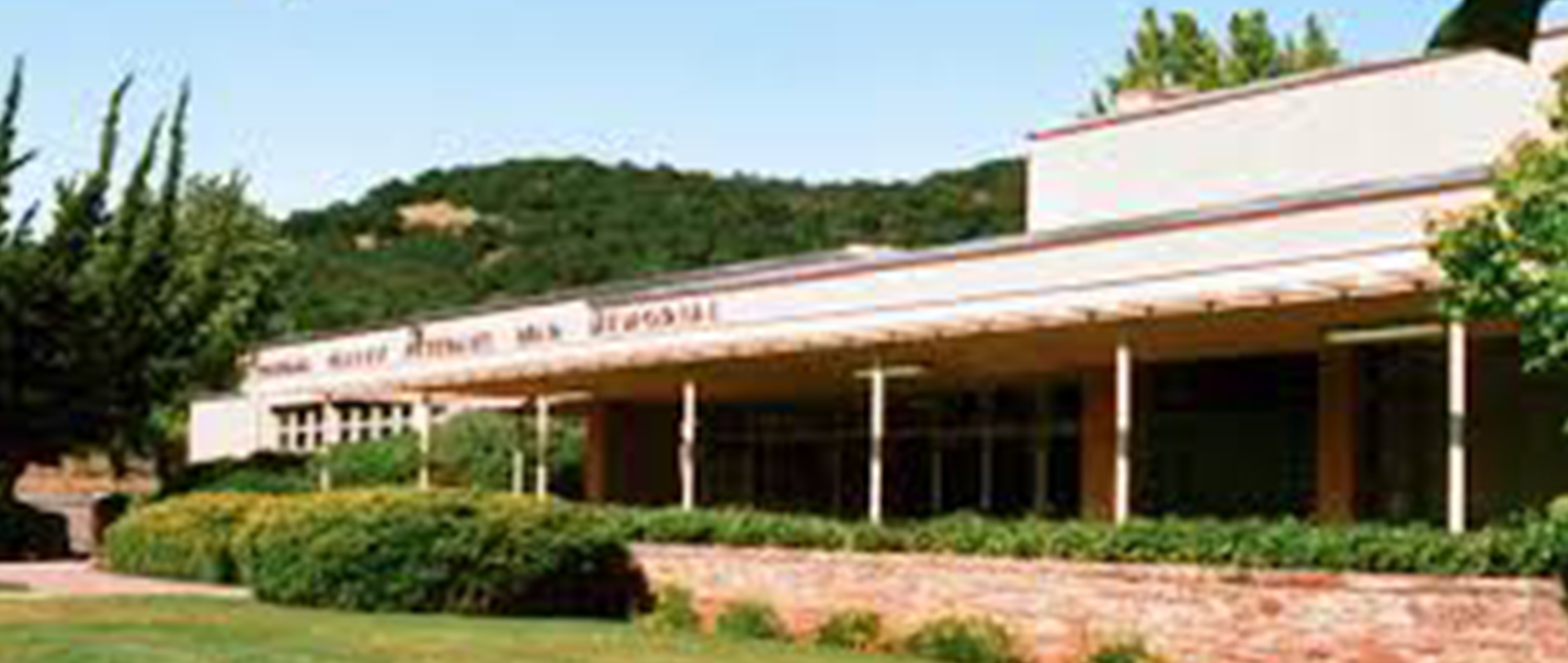 Image of the exterior of a government building.